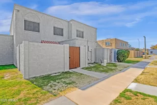More Details about MLS # 6813931 : 5406 W HEARN ROAD
