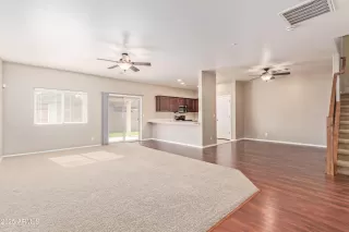 Photo #6: 6813981 Listing