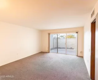 Photo #5: 6814379 Listing