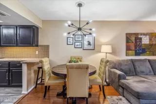 Photo #5: 6814474 Listing