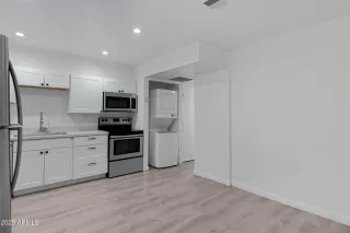 Photo #5: 6814638 Listing