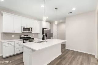 Photo #1: 6814764 Listing 