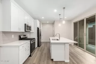 Photo #3: 6814764 Listing 