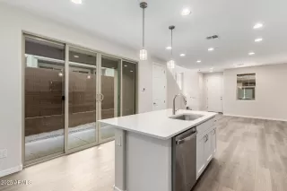 Photo #5: 6814764 Listing 