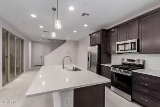 Photo #2: 6814811 Listing