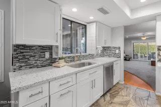 Photo #3: 6814963 Listing