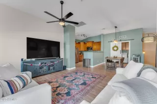 Photo #4: 6815261 Listing