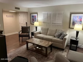 Photo #4: 6815404 Listing