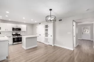 Photo #3: 6815422 Listing 