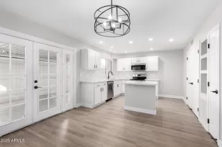 Photo #5: 6815422 Listing 