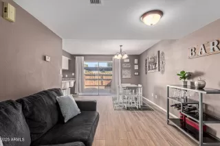 Photo #5: 6815840 Listing 