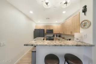 Photo #5: 6815911 Listing 