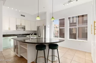 Photo #4: 6816035 Listing