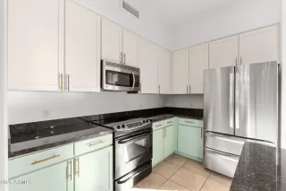 Photo #5: 6816035 Listing