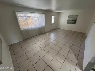 Photo #5: 6816114 Listing