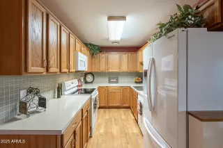 Photo #5: 6816136 Listing 