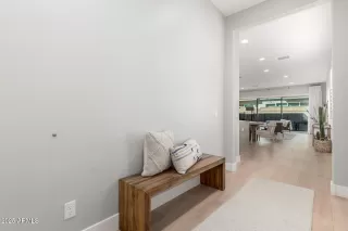 Photo #4: 6816256 Listing