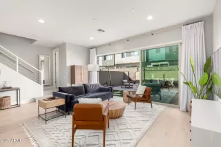 Photo #5: 6816256 Listing