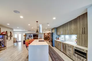 Photo #5: 6816257 Listing 