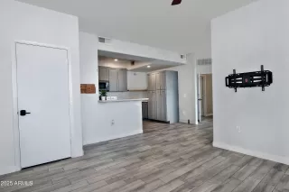 Photo #2: 6816581 Listing