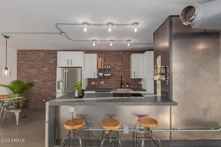 Photo #2: 6816724 Listing 