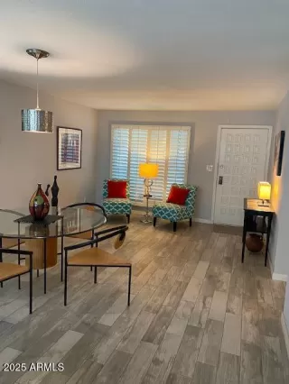 Photo #4: 6817124 Listing