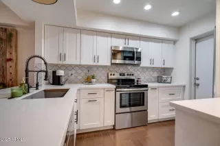 Photo #5: 6817254 Listing