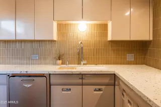 Photo #6: 6817294 Listing