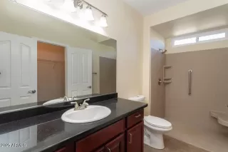 Photo #6: 6817377 Listing