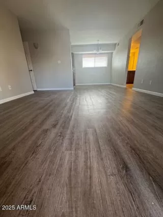 Photo #5: 6817723 Listing