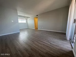 Photo #6: 6817723 Listing