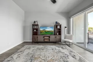 Photo #6: 6817771 Listing