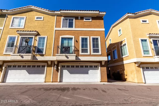 MLS: 6817808 Condo For Sale