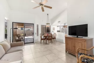 Photo #5: 6817824 Listing