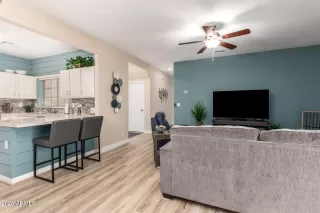 Photo #6: 6817825 Listing