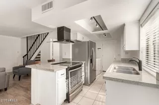 Photo #6: 6817838 Listing