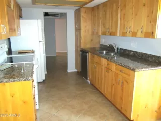 Photo #5: 6817941 Listing