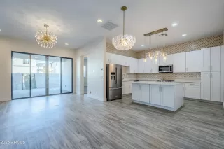 Photo #2: 6818208 Listing 