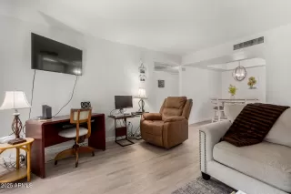 Photo #3: 6818358 Listing 