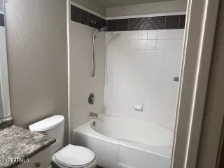 Photo #6: 6818566 Listing