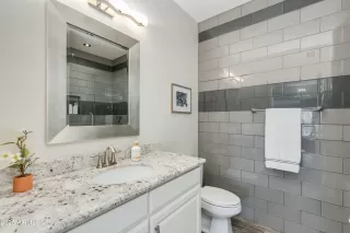 Photo #5: 6818703 Listing