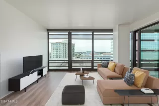 Photo #3: 6818797 Listing