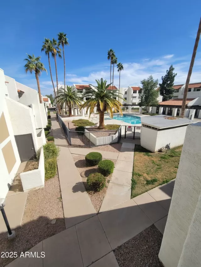 MLS: 6818936 Condo For Sale