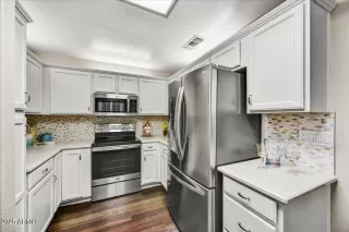 Photo #4: 6819145 Listing