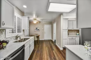 Photo #5: 6819145 Listing