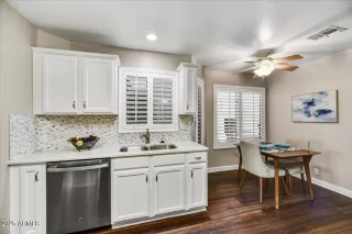 Photo #6: 6819145 Listing