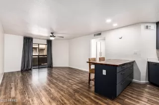 Photo #5: 6819970 Listing