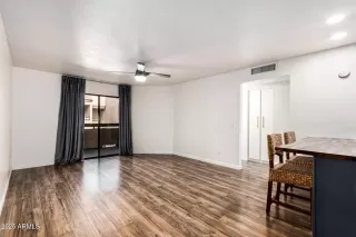 Photo #6: 6819970 Listing