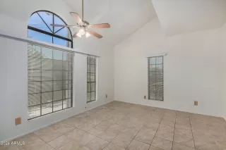 Photo #5: 6819980 Listing 