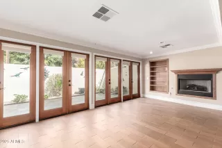 Photo #5: 6820076 Listing